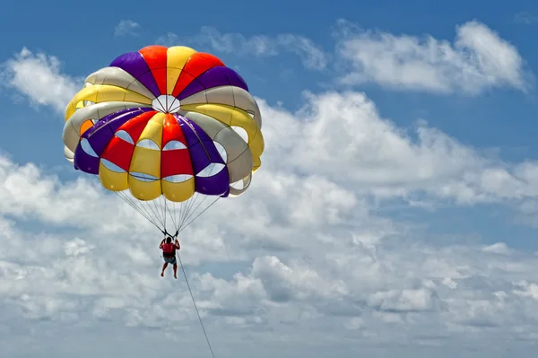 Paragliding on the beach — Stock Photo, Image