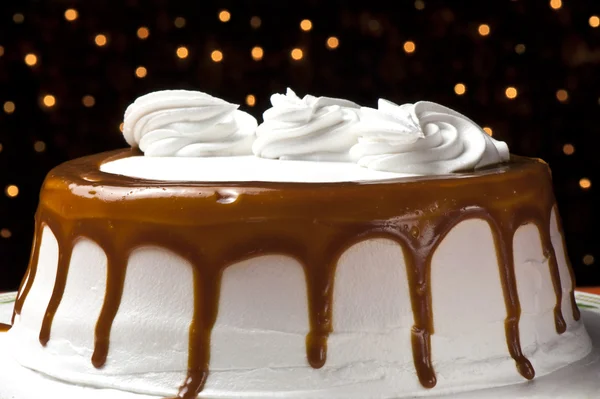 Pastel de crema con caramelo —  Fotos de Stock