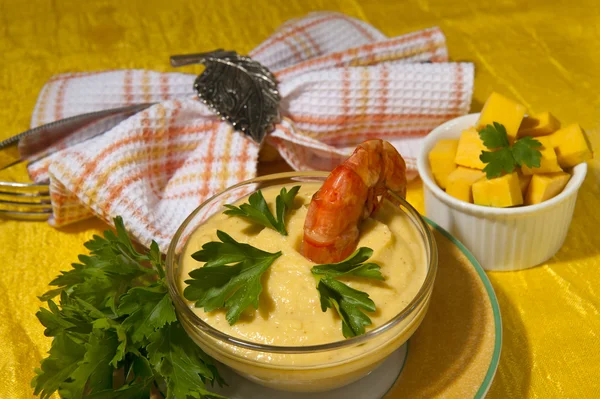 Crema de calabaza y camarones con nuez moscada y perejil — Foto de Stock