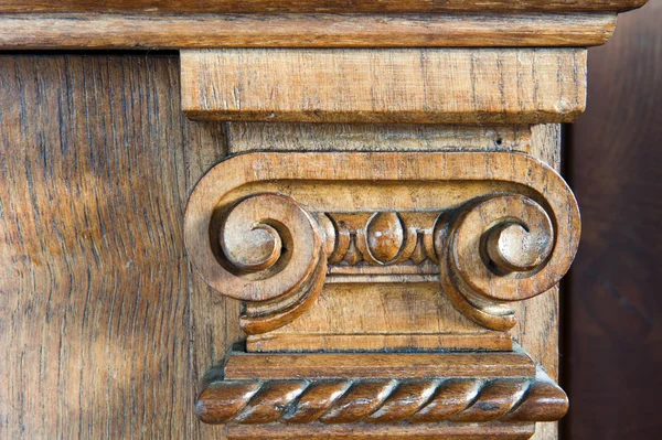 Details of an antique fireplace coppedè — Stockfoto