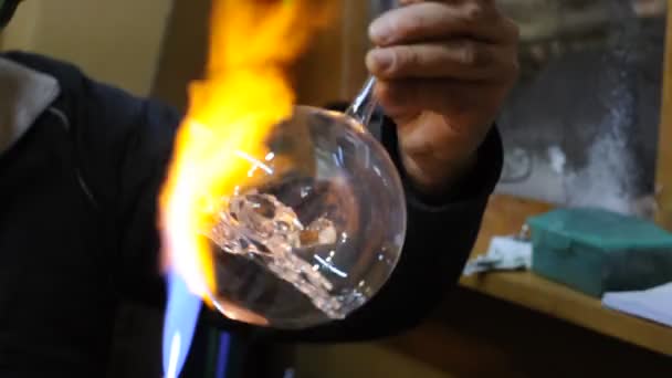 Glassblower at work — Stock Video