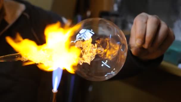 Glassblower at work — Stock Video