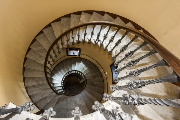 Escada em espiral Castelo Tercesi — Fotografia de Stock