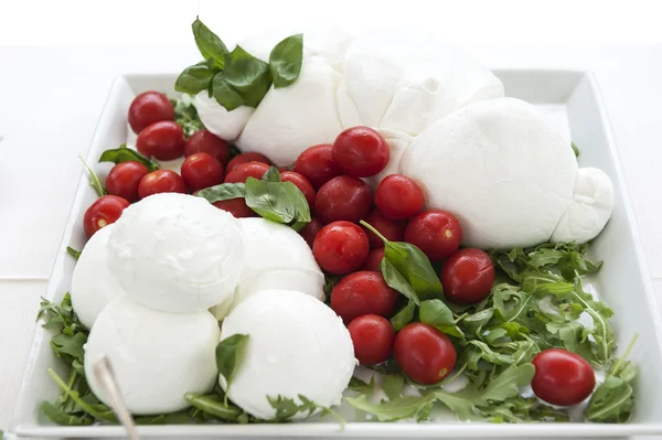 Mozzarella e tomates — Fotografia de Stock