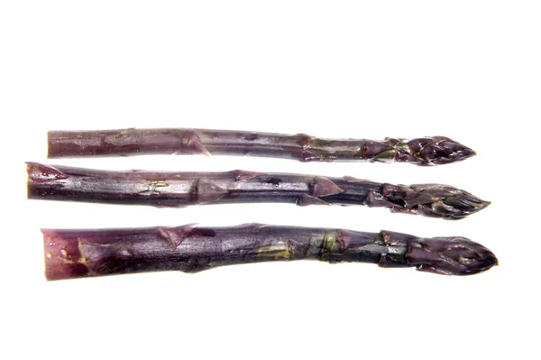 Zwarte asperges geïsoleerd — Stockfoto