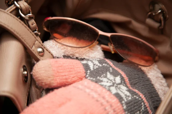 Schaduwen Roze Handschoenen Een Beige Tas — Stockfoto