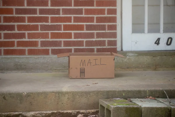 Boîte Carton Avec Mot Mail Écrit Dessus Sur Porche — Photo