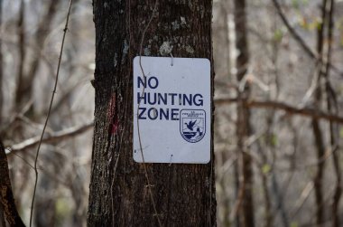 WMPD, KIROLI PARK BATI BATI MONROE LOUISIANA ABD 18 EKİM 2019 Çit polisi, WMPD 'nin geçmediğine dair küçük bir tabelayla ablukaya aldı.