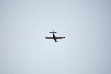 TEXASLOUISIANA BORDER, I20, TEXASUSA AĞOS 15 AĞUSTOS 2019: Texas 'ın dışındaki Teksas / Louisiana sınırındaki Ziyaretçi Merkezi' nin önündeki granit kesit 20..