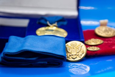 TEXASLOUISIANA BORDER, I20, TEXASUSA AĞOS 15 AĞUSTOS 2019: Texas 'ın dışındaki Teksas / Louisiana sınırındaki Ziyaretçi Merkezi' nin önündeki granit kesit 20..