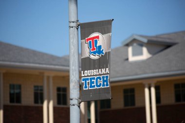 LOUISIANA TECH ÜNİVERSİTESİ, RUSTON, LOUISIANA, Birleşik Devletler - 9 Nisan 2017: Ruston kampüsünde Gray Louisiana Teknoloji Üniversitesi pankartı.