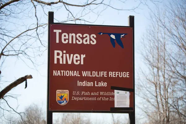 テナス川国立野生生物保護区のインド湖セクション ルイシアナ米国2022年2月9日 訪問者が耳のトラップから離れて滞在する必要があることに注意して テナス川国立野生生物保護区のインド湖セクションに注意してください — ストック写真