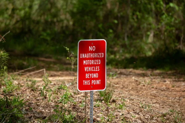 コニーレイク ルイシアナの木下国立森林再生エリア2022年3月9日 この点を超えて電動車を禁止する署名 — ストック写真