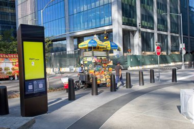 New York, New York, ABD - 5 Temmuz 2022: Manhattan 'ın her yerinde her yerde bulunan gıda tedarikçisi