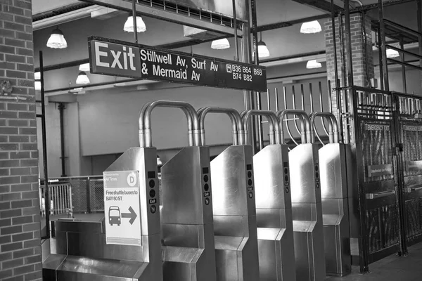 Brooklyn Eua Julho 2022 Catracas Metálicas Portões Estação Metrô Stillwell — Fotografia de Stock