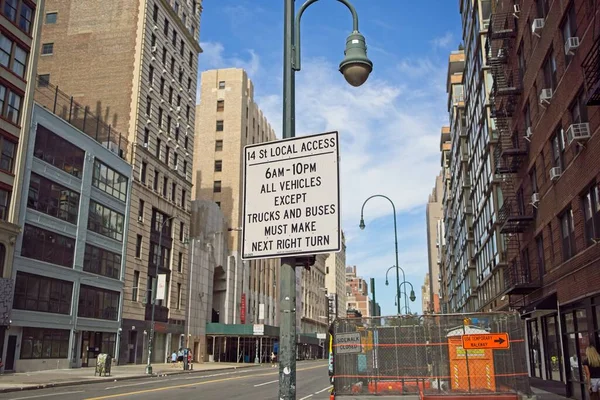 New York Usa Sept 2022 Posted Sign Warns All Traffic — Stock Photo, Image