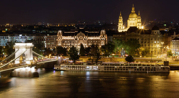 Будапешт, Венгрия - точное время. Отель St Stephen Basilica