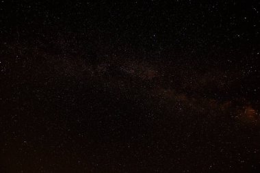 İsviçre üzerinde bulutsuz bir yaz gecesinde Samanyolu