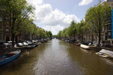 Amsterdam 'daki Gracht (kasaba kanalı)