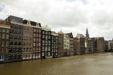 Amsterdam 'da Damrak' ta evler