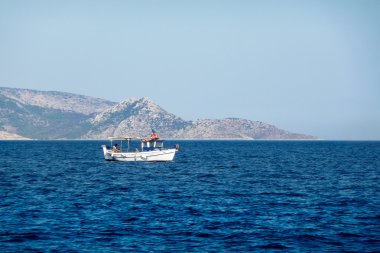 Yalnız balıkçı teknesi