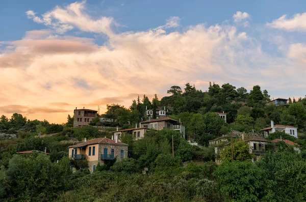parthenonas sithonia, chalkidiki, Yunanistan, alacakaranlıkta renkleri, pitoresk Köyü