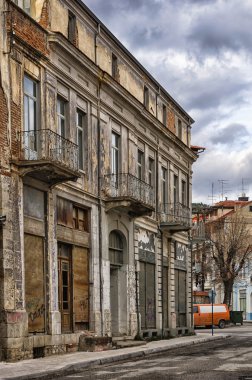 eski florina, Kuzey Yunanistan'da popüler kış hedef olarak bulutlu bir günde inşa neoklasik