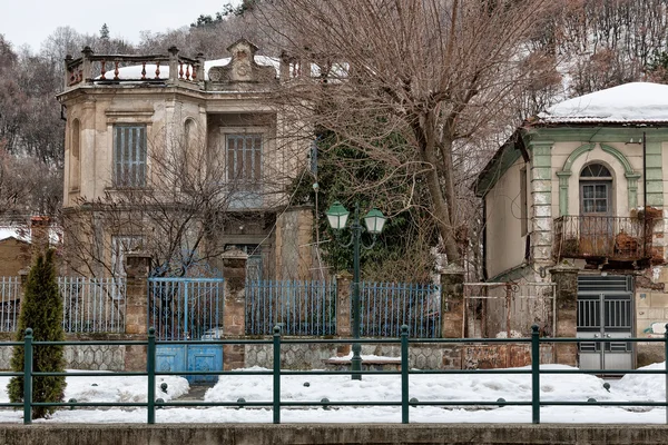 Old neoclassical building in Florina, a popular winter destination in northern Greece, on an overcast day — Stock Photo, Image