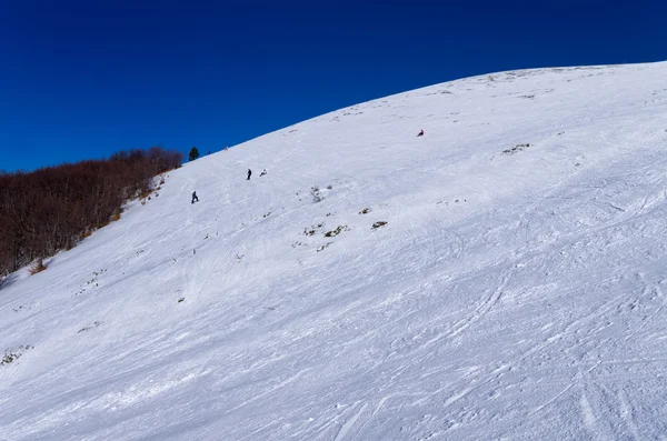 Snowy pochylają w 3-5 ośrodek narciarski pigadia, naoussa, Grecja — Zdjęcie stockowe