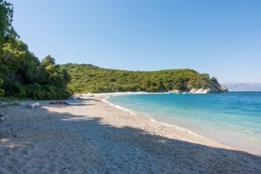 21 Ağustos 2020 - Korfu, Yunanistan - Erimitis Ormanı 'ndaki deniz manzarası, Kuzeydoğu Korfu, Yunanistan