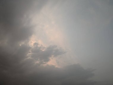 Bulutlu mavi gökyüzü 