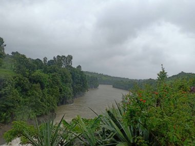 Bhandaradara 'daki Pravara Nehri, Maharashtra