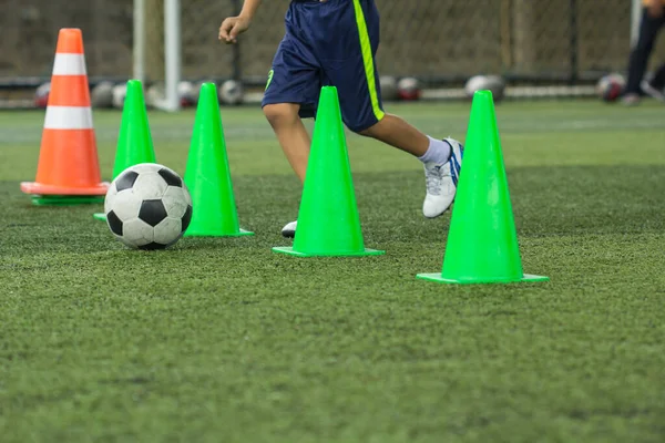 Táticas Bola Futebol Campo Grama Com Cone Para Treinamento Tailândia — Fotografia de Stock