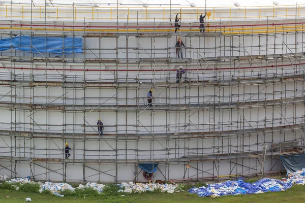 Chon Buri Tailândia Julho 2017 Trabalhadores Construção Civil Instalando Tanque — Fotografia de Stock