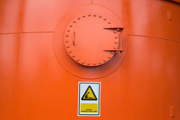 Tanque Entrada Espaço Confinado Laranja Com Símbolo Sinal Aviso — Fotografia de Stock