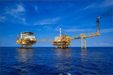 Deniz aşırı petrol ve doğalgaz üretimi ve keşif işi. Üretim petrol ve gaz fabrikası ve denizdeki ana inşaat platformu. Enerji sektörü