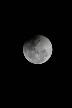 Süper mavi kanlı ayın gece görüntüsü