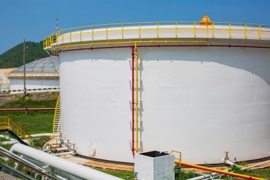 Petrol depolama tankı beyaz petrol rafineri boru hattı ile büyük