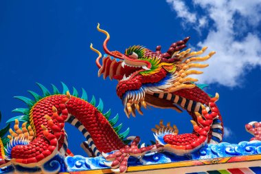 Dragon heykel sanat Mimarlık Budist sanat muhteşem tapınak Tayland.