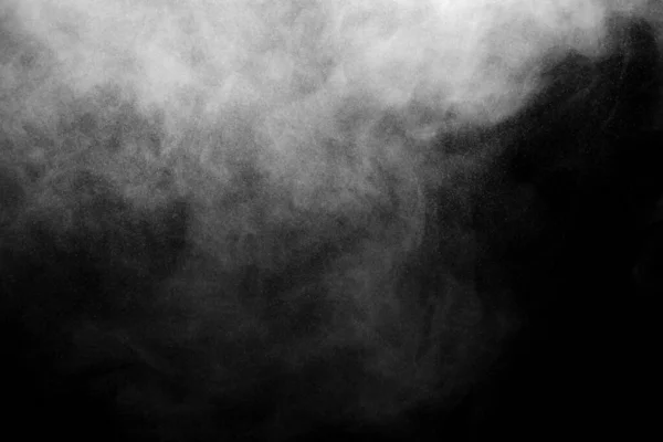 隔離された煙抽象的な粉黒い背景の上の水噴霧 — ストック写真
