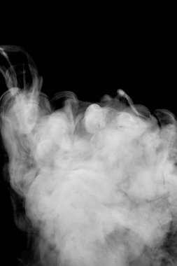 Beyaz duman izole, soyut toz, siyah arkaplanda su spreyi.