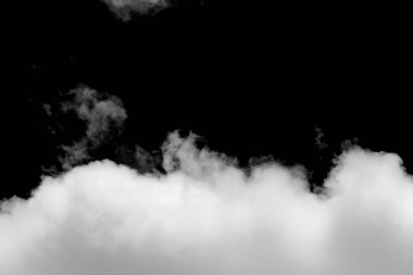 Beyaz bulut, kabarık doku, soyut, siyah arkaplanda izole.