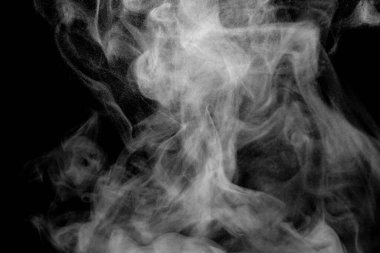 Beyaz duman izole, soyut toz, siyah arkaplanda su spreyi.