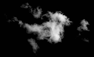 Beyaz bulut, kabarık doku, soyut, siyah arkaplanda izole.