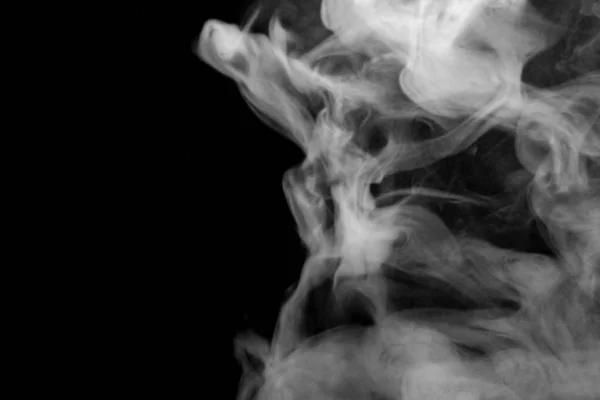 白色烟雾隔离 抽象粉末 黑色背景上的水雾 失去焦距 — 图库照片