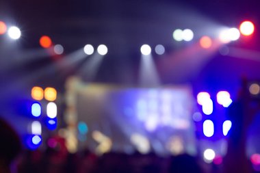Arka planda parlak renkli sahne ışıkları, Bokeh konser ışığı