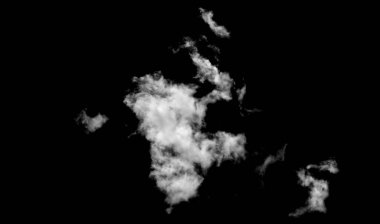 Siyah arkaplanda beyaz bulut, kabarık doku, soyut duman