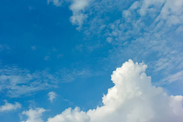 White Cloud Blue Sky Background Cloudscape Background — Foto de Stock