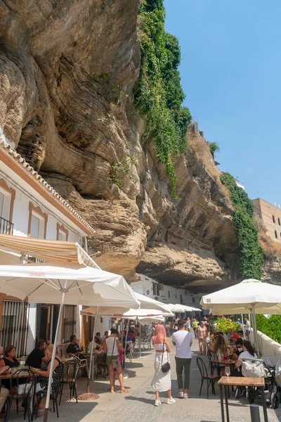 Günes Mağaralari ve Setenil de las Bodegas 'daki Gölge Cadiz, Endülüs. İspanya. Avrupa. 12 Eylül 2021