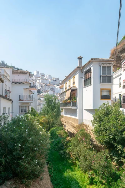 Günes Mağaralari ve Setenil de las Bodegas 'daki Gölge Cadiz, Endülüs. İspanya. Avrupa. 12 Eylül 2021